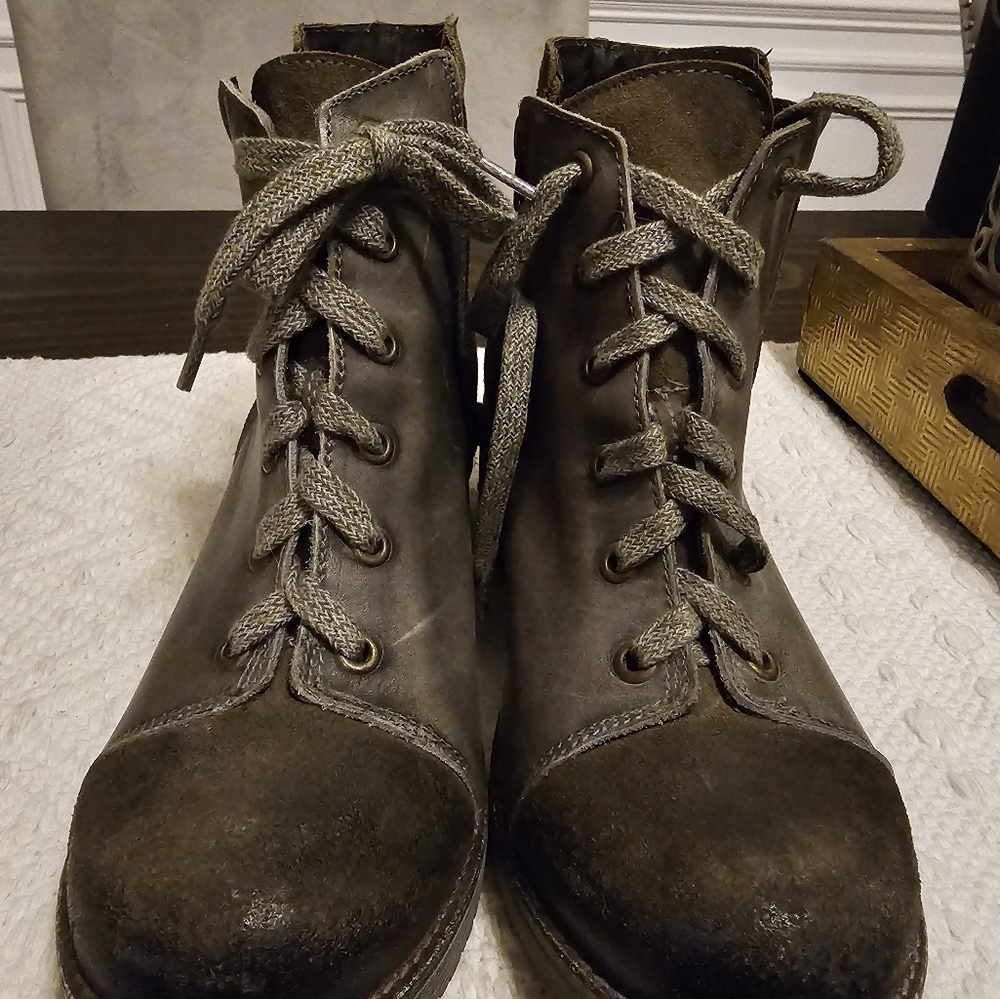 Naot Leather and Suede Lace Up Ankle Boots Groovy Desert